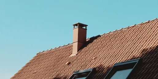 Ventilación e instalación de chimeneas de evacuación: Normativa y soluciones prácticas