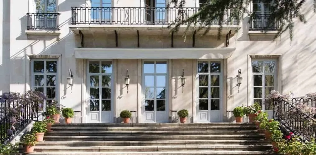 El Embajador de Francia elige cerramientos Deceuninck para renovar las ventanas de su residencia