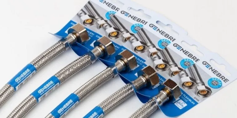 Conexiones flexibles para agua y gas CONNECTORS de Genebre