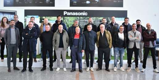 Instaladores españoles visitan la fábrica checa de Panasonic