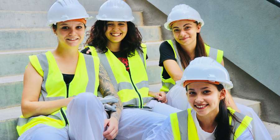 mujeres en el sector de la construcción 2022