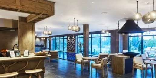 Saint-Gobain Ecophon recomienda acondicionamiento acústico en restaurantes y centros comerciales