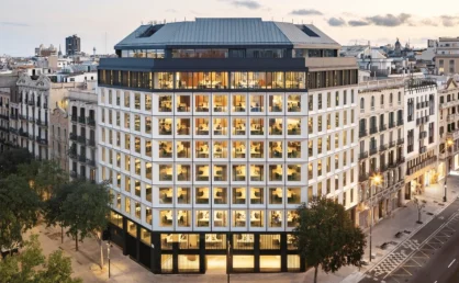 Rehabilitación sostenible de un edificio en Barcelona con sistemas WICONA