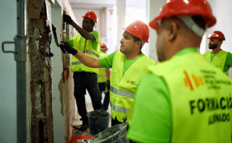 fundacion laboral impulsa empleo en construccion para personas regularizadas